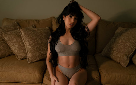 Lilladydee sexy actress pic