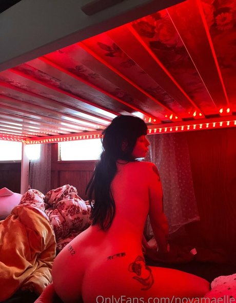 Nova Maelle nude star image