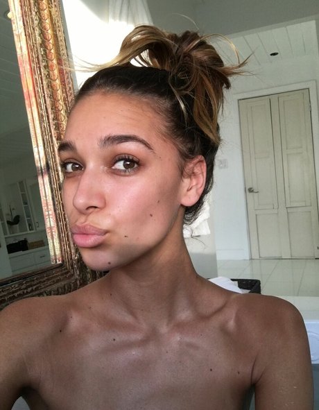 April Love Geary star naked photos