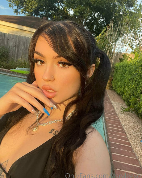 itsazaleaxo model exclusive gallery