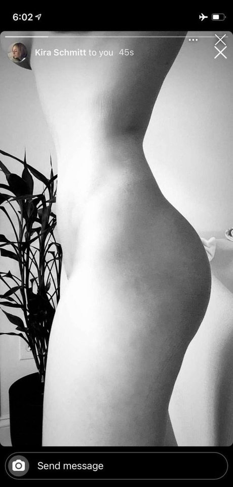 Kira Schmitt naked star photos