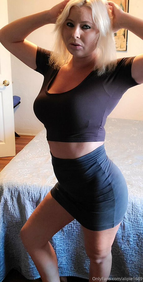 alipie1689 sex model pics