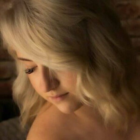 mtanna pretty pornstar photo