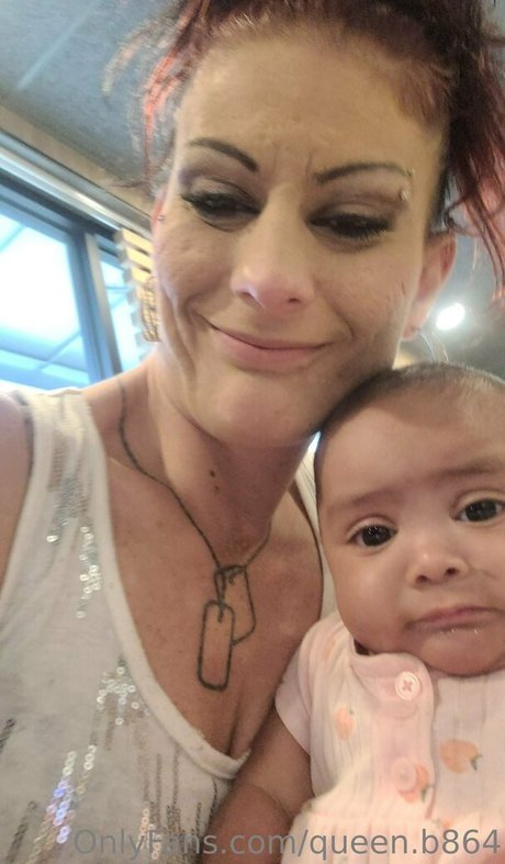 queen b864 hot model pic