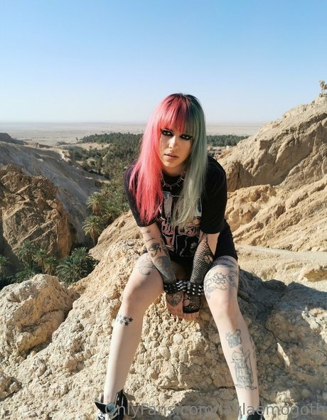 laylaemogoth sexy actress archive