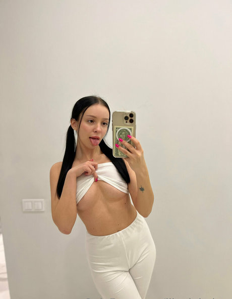 lilypinkglow sex model pic