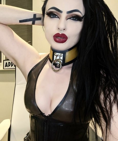 Empress Poison naked model images