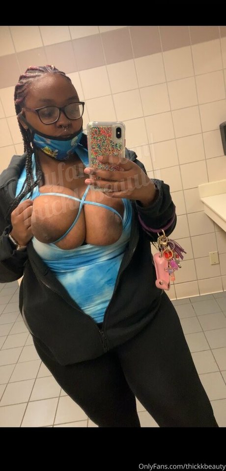 thickkbeauty exclusive model pics