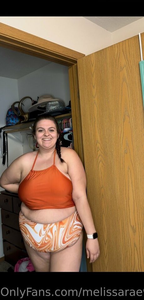 melissarae9899 model image