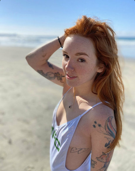 lilyevansfree high quality actress picture