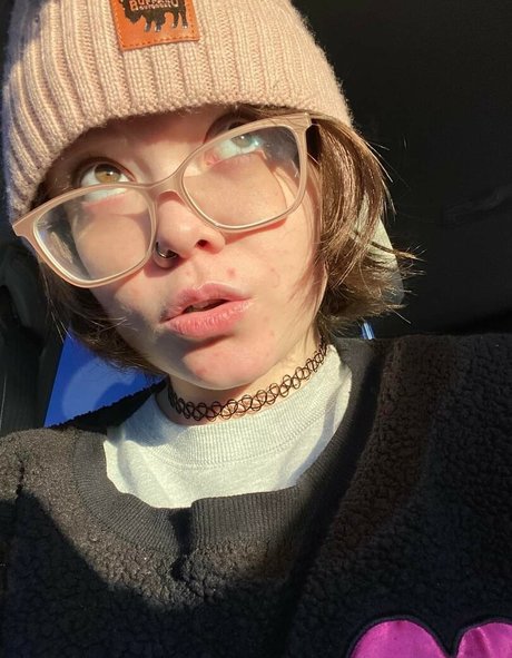 Lilac Lullaby pretty actress pictures