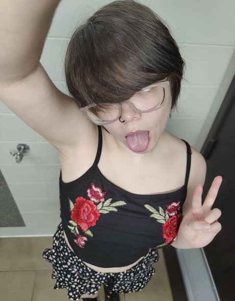 Lilac Lullaby xxx model image