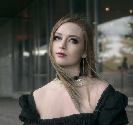 Shinobi Shawni pretty actress pic