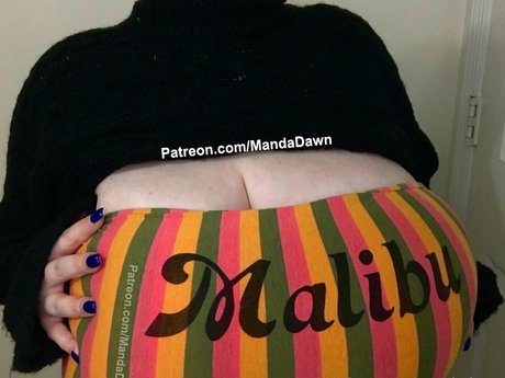 mandadawn naked model pic