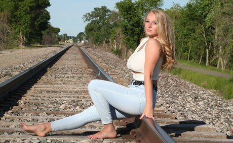 Hannah Alyssa Woods model high quality pictures