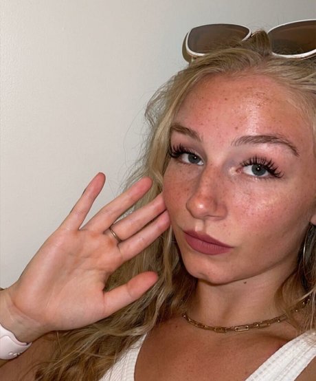 Hannah Alyssa Woods adult star pic