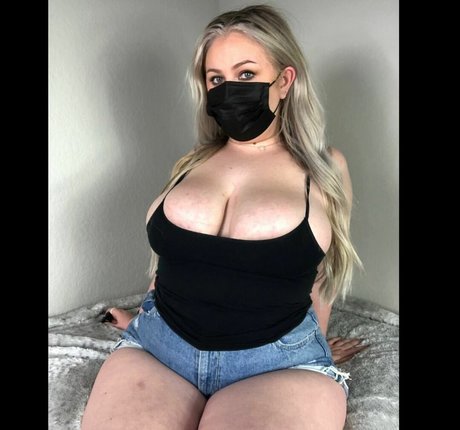 Bailey Bee perfect model pics