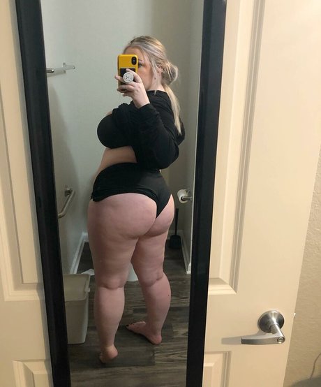 Bailey Bee nude pornstar gallery