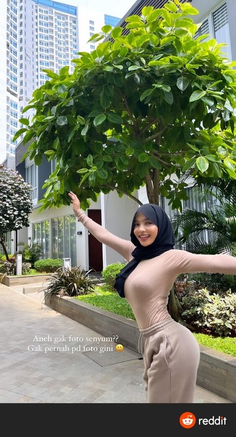 oklinfia model hot pic