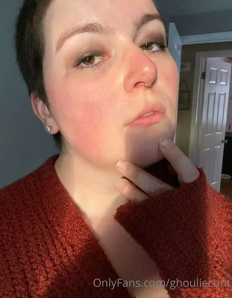 ghouliecunt star pornographic images