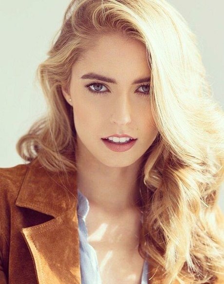 Amy Neville model naked img