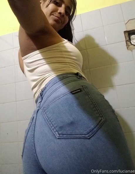 gggloria hot model picture