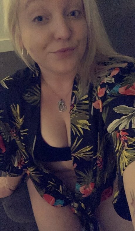 mommithiccc sexy pornstar img