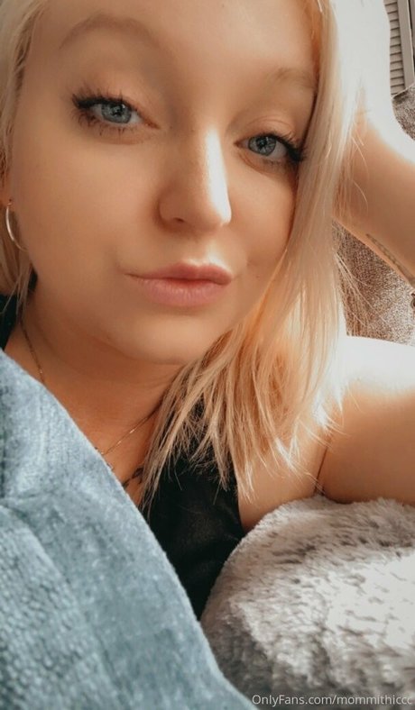 mommithiccc pornographic model pictures