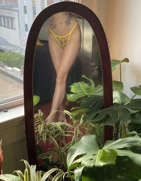 whoreticulture naked pornstar pic