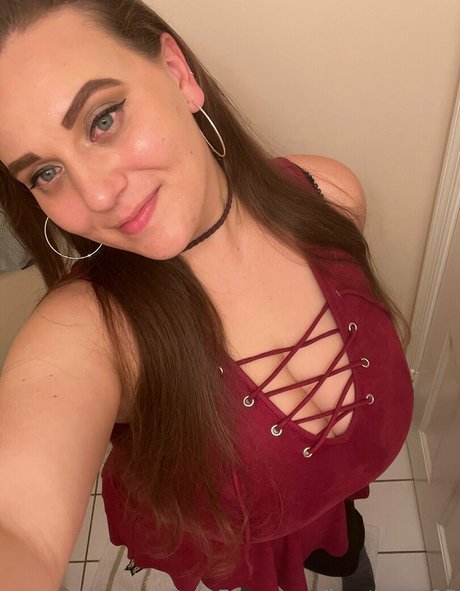 Bustybae95 erotic pornstar pictures