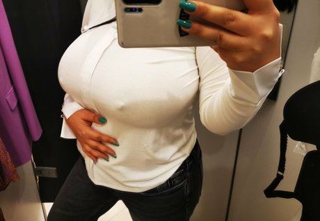 NextDoorQueen model pretty pics