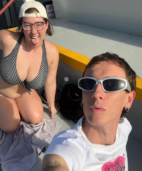 SliceOfSalami naked pornstar photo