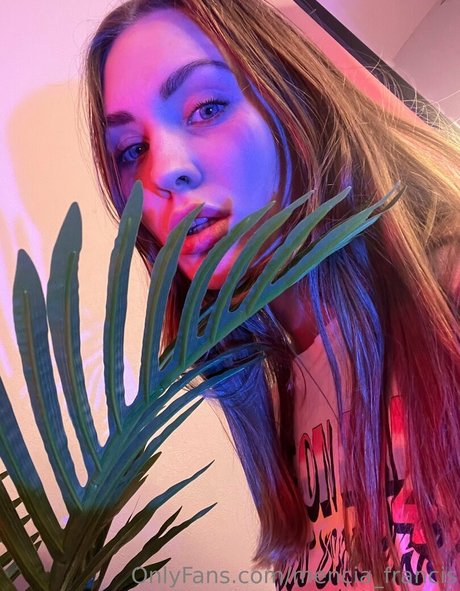 mencia francis pornstar hot pictures