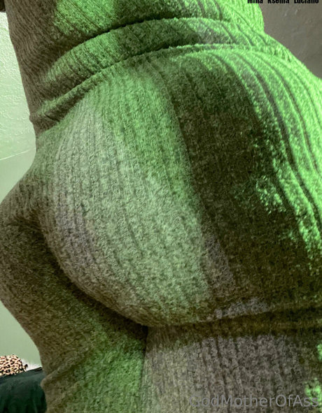 godmotherofassfree free model photo