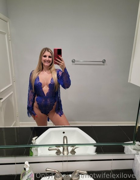 hotwifelexilovex model sex archive