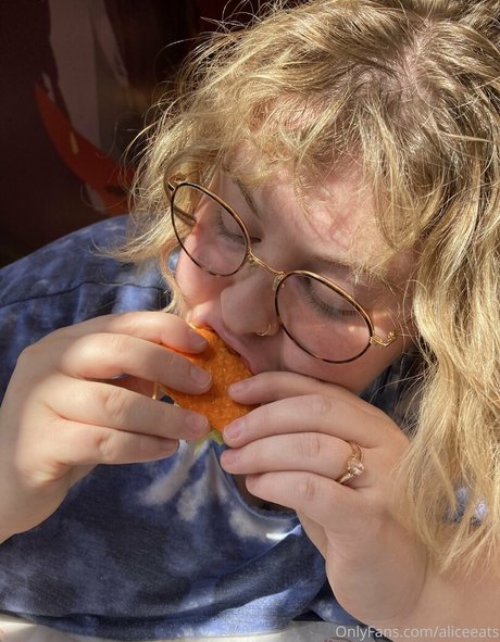 aliceeats beautiful pornstar image