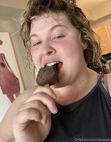 aliceeats pornstar top photo