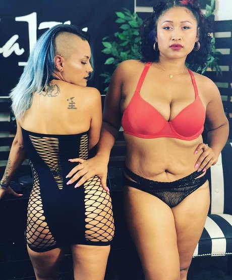 Naked Intelligence model porn photo