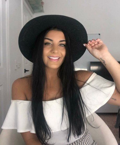 Jesy Lee exclusive model archive