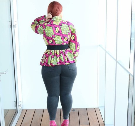 Ioana Chira model art gallery