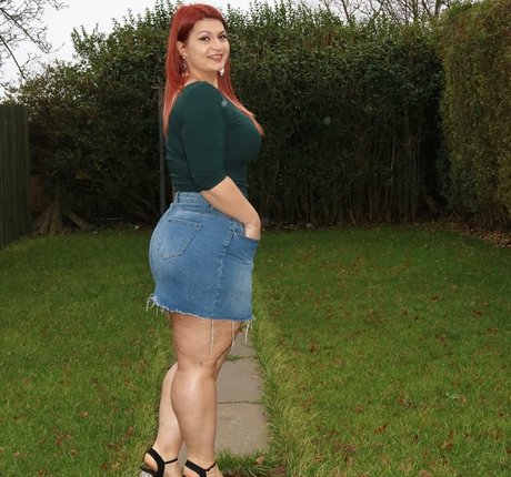 Ioana Chira art model picture