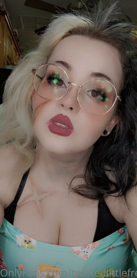 twistedlittlefree beautiful model img