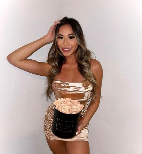 Elizaachar model nudes pics