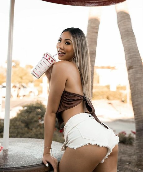 Elizaachar pornstar hot pic