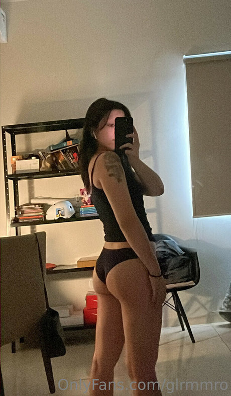 glrmmro sexy star img