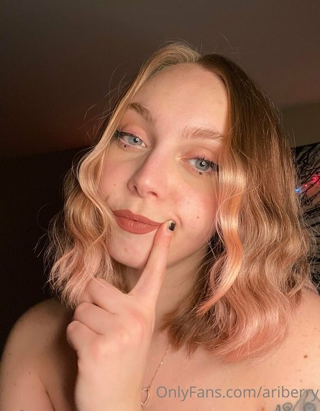 ariberry model free pictures