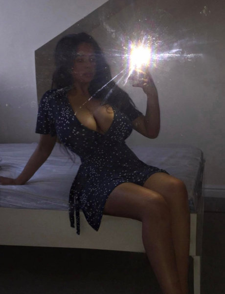 Simone Goodall hot star galleries