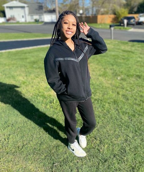 Elyse Rey hd model pics