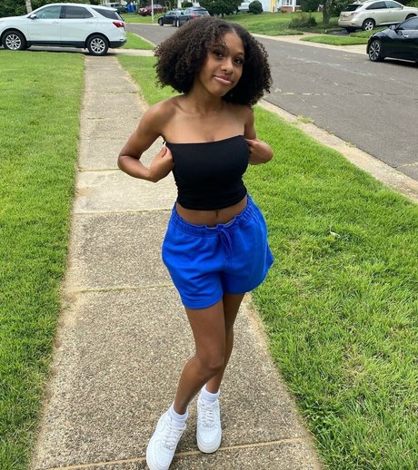 Elyse Rey best model picture