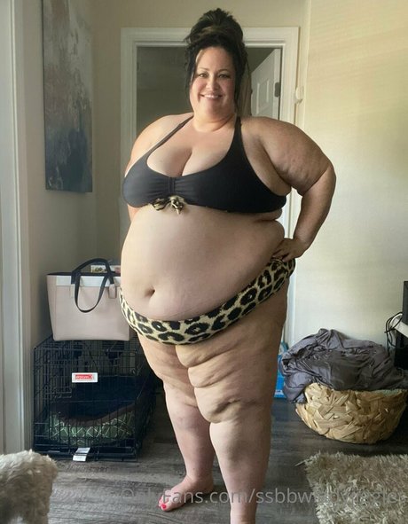 big tits midget onlyfans free nude picture